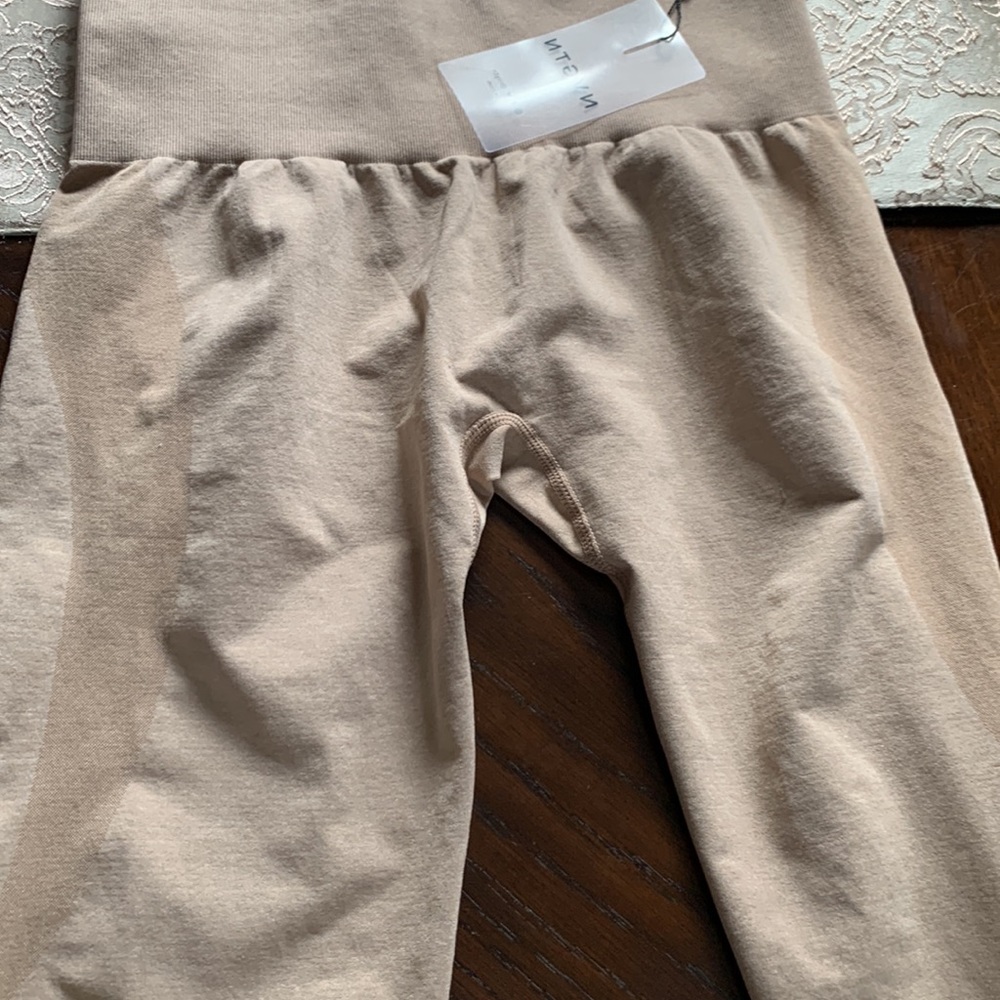 NVGTN Contour Seamless Leggings size M NWT - Picture 9 of 10